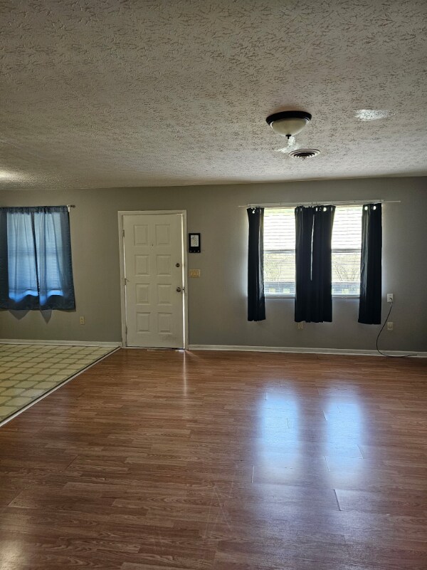 Building Photo - 165 Midway Dr