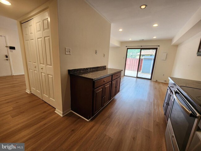 Building Photo - 10662 Spring Oak Ct