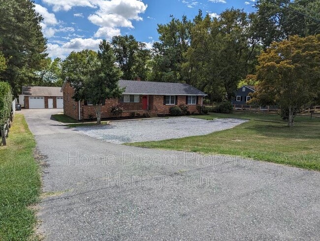 Building Photo - 1401 Bragg Rd