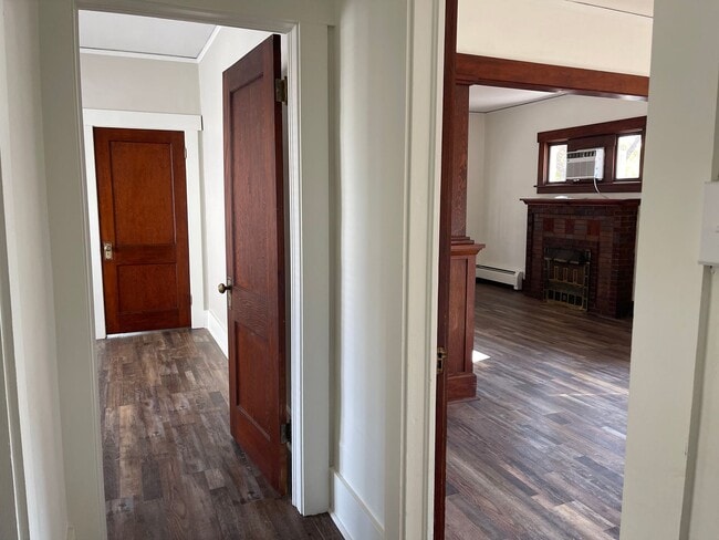 Building Photo - Pet Friendly 4 bedroom 1 bath