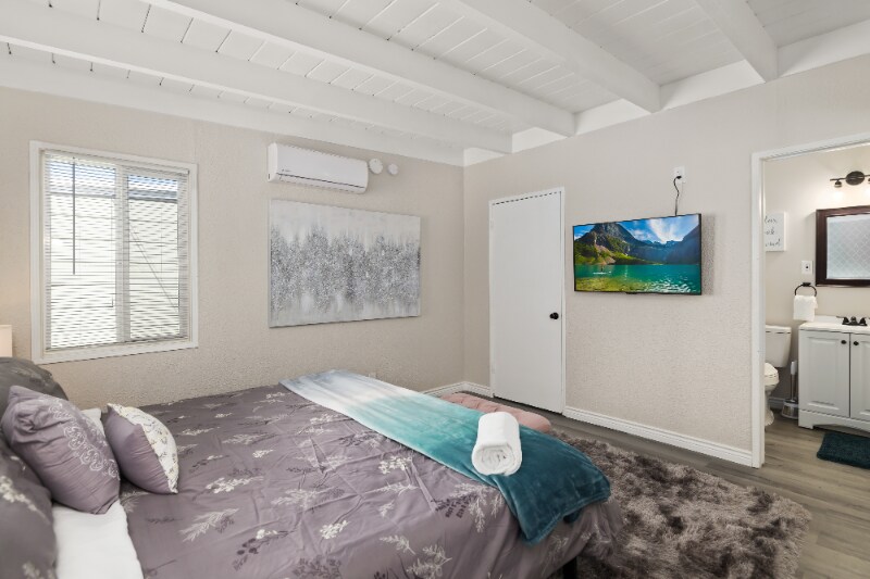 Building Photo - 281 E Pleasant St