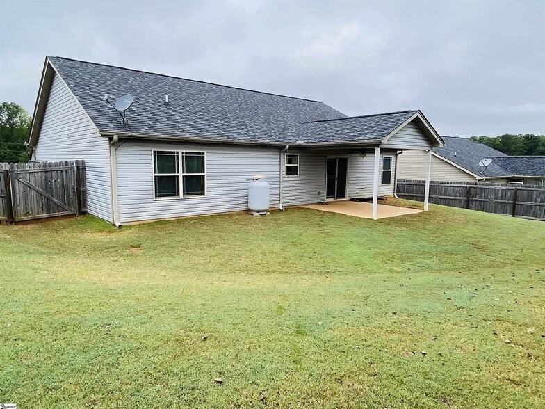 Building Photo - 321 Gleaner Dr