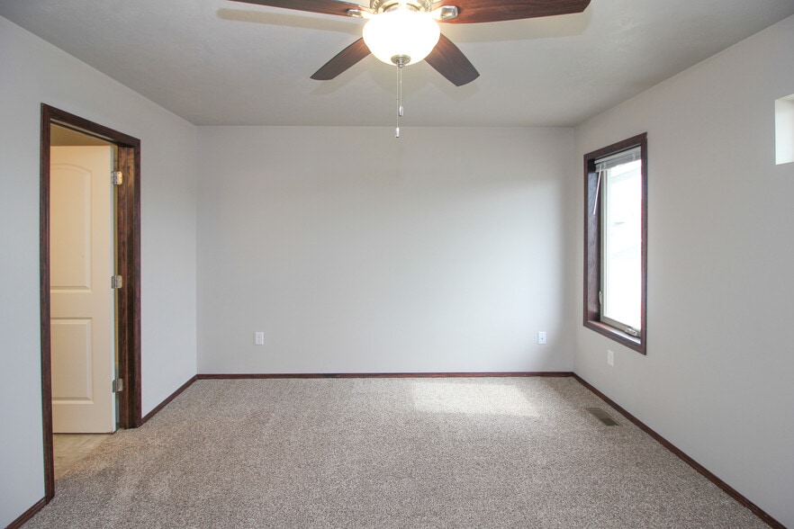 Building Photo - 1005 Tanner Ct