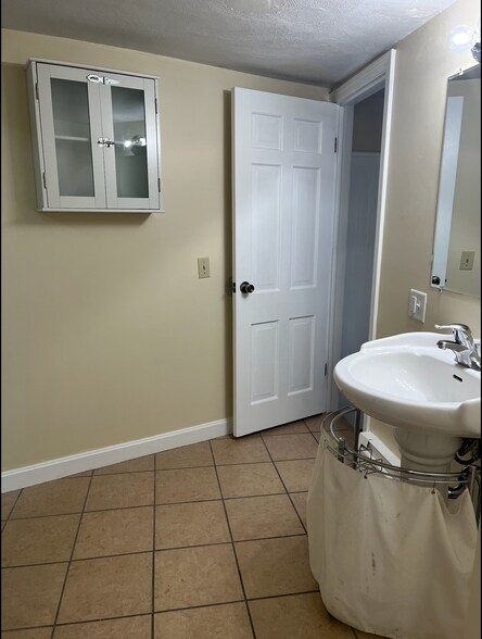 Building Photo - 46 Phenix Ave