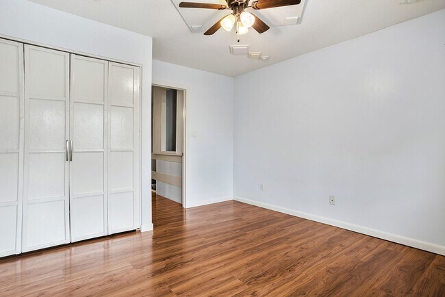 Building Photo - 2 Bedroom 1 Bath Condominium Located in Johnson City, TN