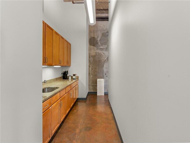 Building Photo - 620 Glen Iris Dr NE