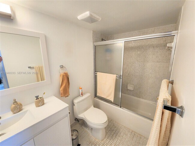 Building Photo - 290 174th St St