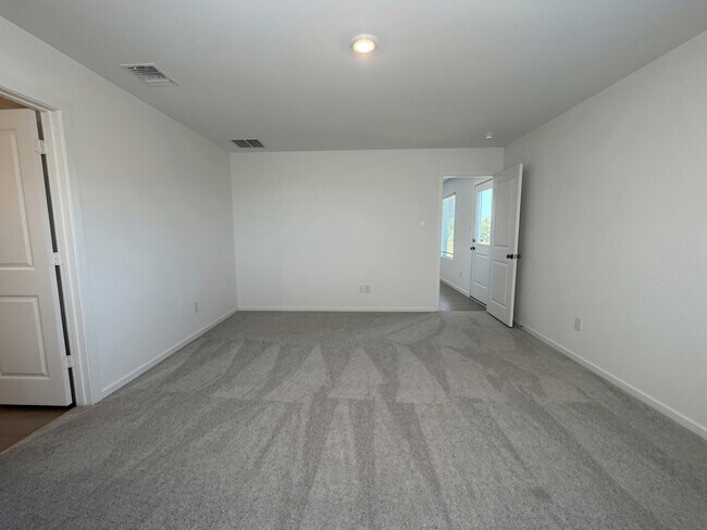 Building Photo - 401 Meadows Ln