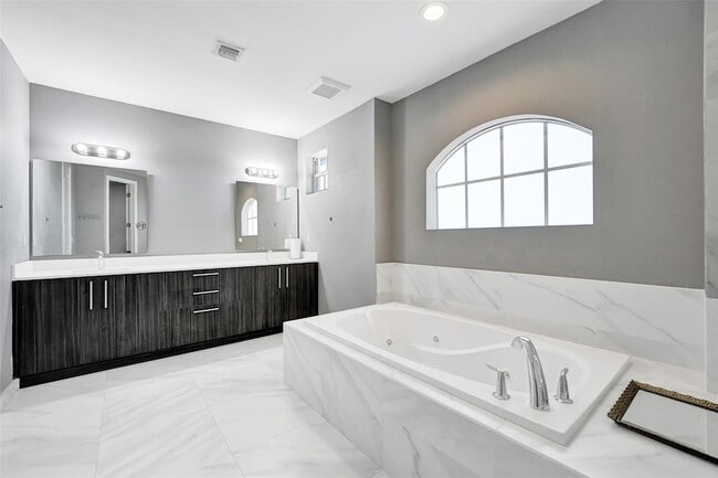 Building Photo - 3534 Forest View Cir