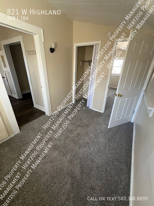 Building Photo - 821 W Highland-