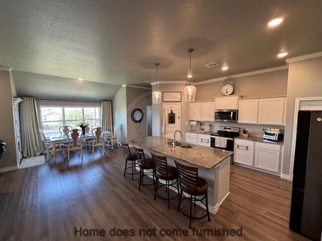 Building Photo - Modern 3-Bedroom Home