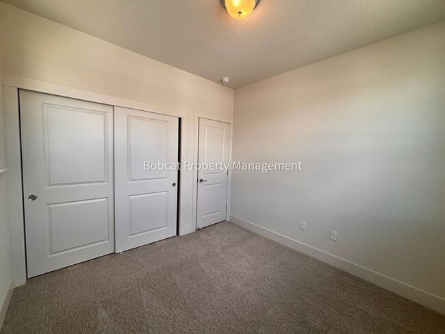 Building Photo - 1150 Little Ln