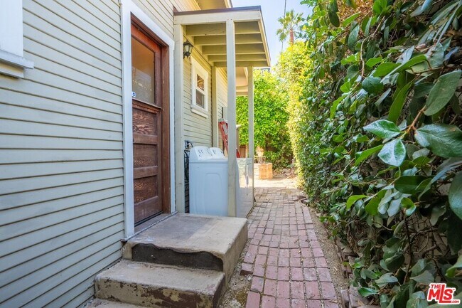 Building Photo - 4253 Fountain Ave