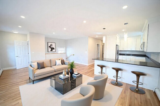 Building Photo - 3Br/2Bth in Brookline! Close to Rt.9, very quiet area, walk to JP Pond!