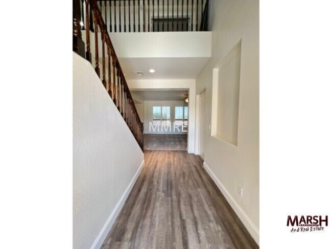 Building Photo - Beautiful 4 bedroom home with private pool...