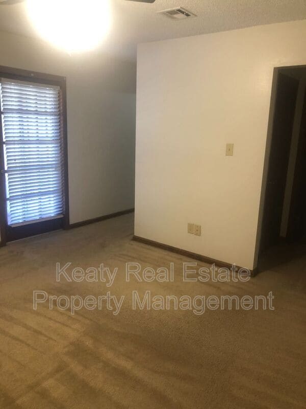 Building Photo - 111 Shekel Dr