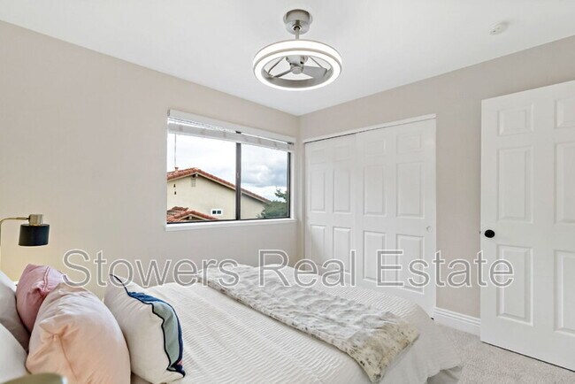 Building Photo - 17716 Columbia Dr