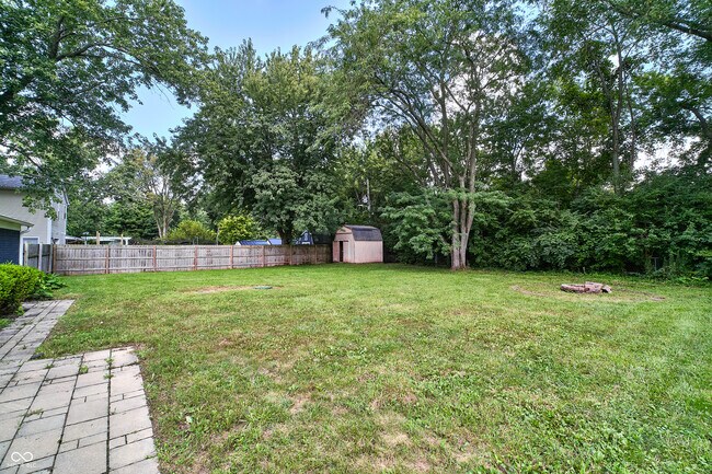 Building Photo - 635 Lake View Dr