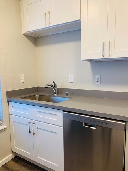 Building Photo - 12626 NE 118th St, Apt 2