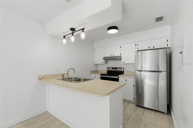 Building Photo - 2955 SE 53rd Ct