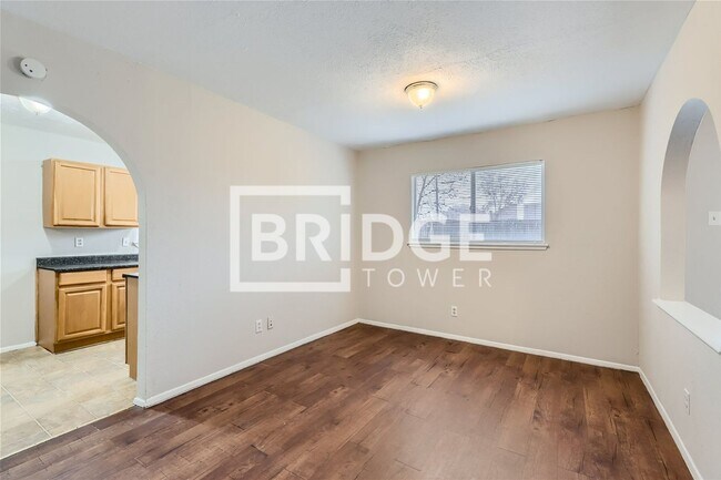 Building Photo - 6405 Magnolia Ln