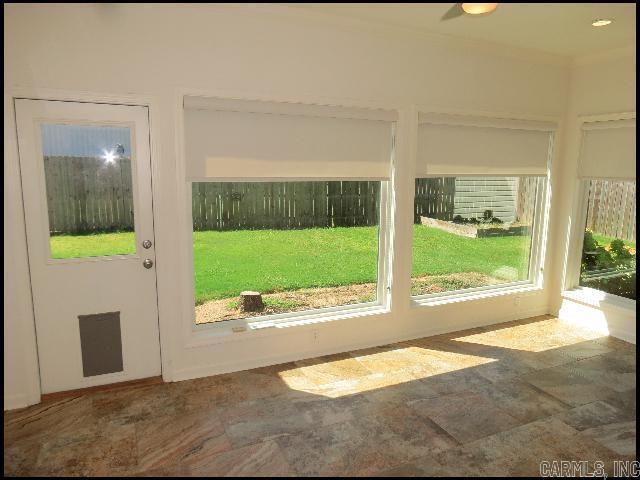 Building Photo - 5 Robyn Ln