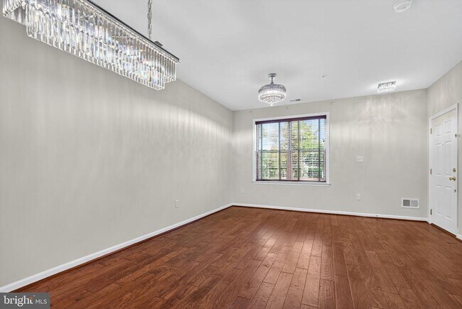 Building Photo - 42563 Highgate Terrace