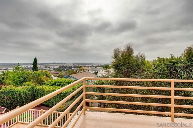 Building Photo - **** INCREDIBLE VIEWS 3 BED 2 BATH HOME! B...