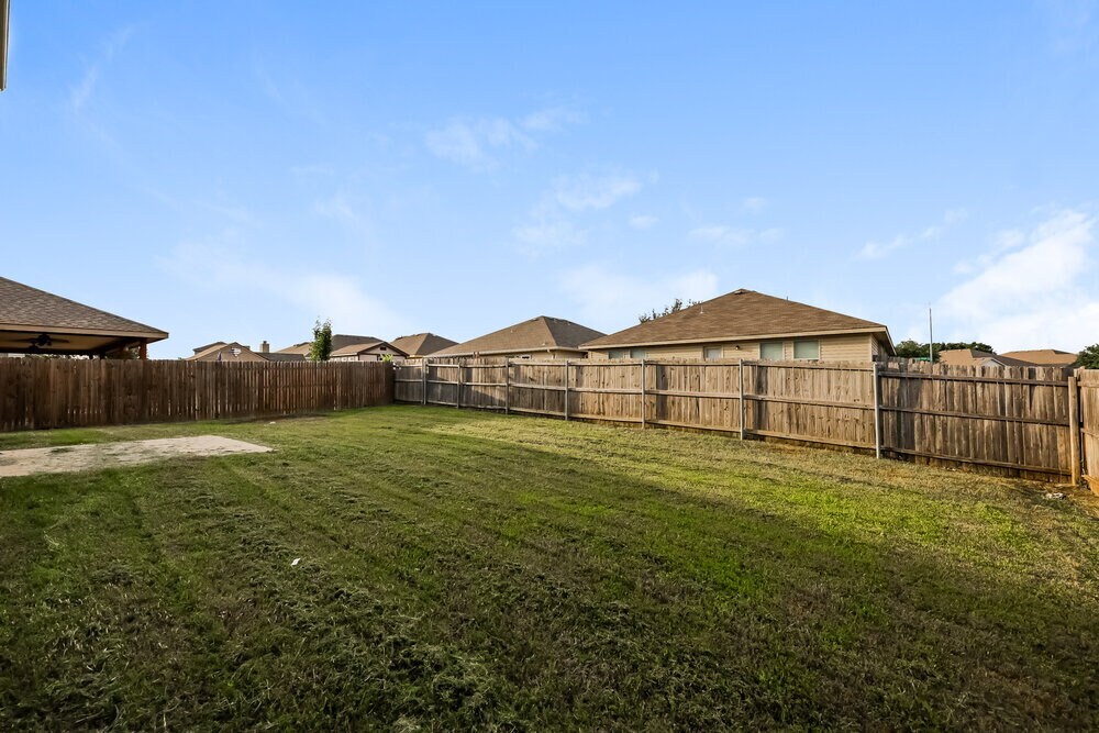 Building Photo - 1600 Chivalry Ln