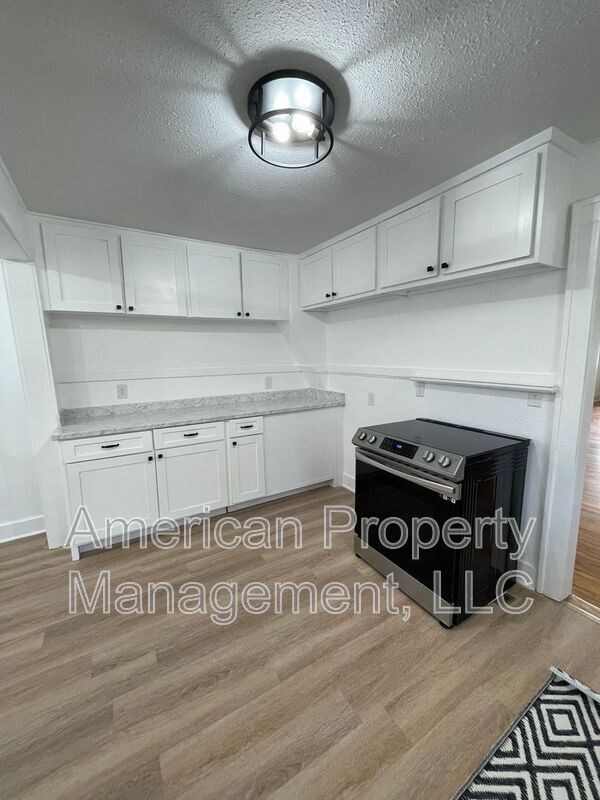 Building Photo - 1227 S College Ave