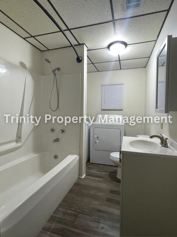 Building Photo - 738 1/2 Camden Pl