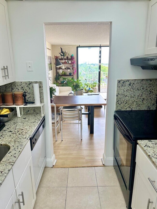 Building Photo - 2350 NE 135th St