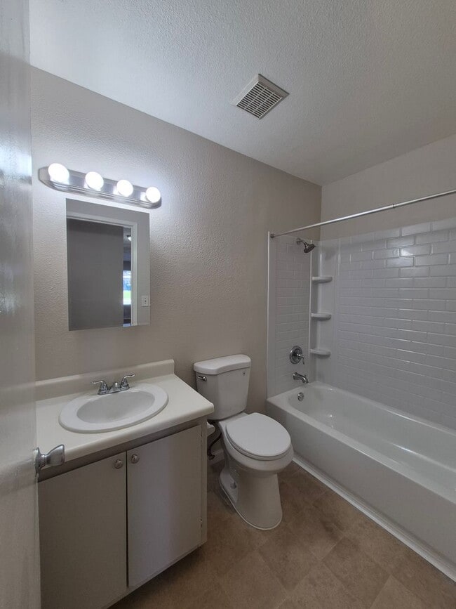 Building Photo - 7520 Blackthorne Way
