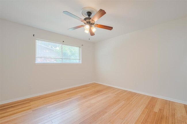 Building Photo - 5115 Kingfisher Dr