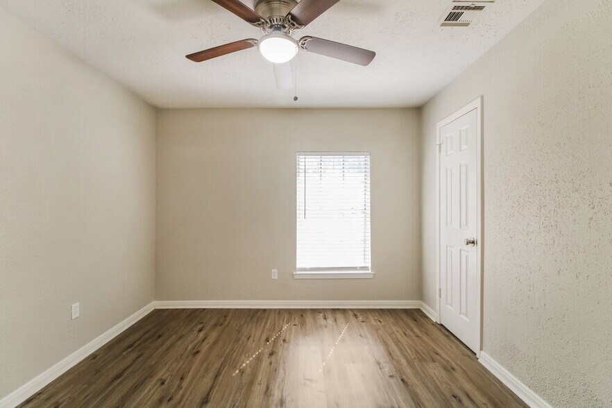 Building Photo - 1331 Goswell Ln