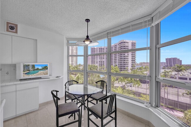 Building Photo - 3500 Mystic Pointe Dr