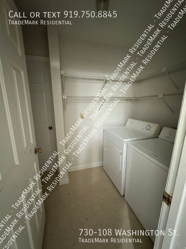 Building Photo - 2 bedroom 2 bath condo in Parkside Condos ...