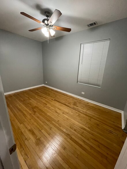 Building Photo - 1543 N Lorel Ave
