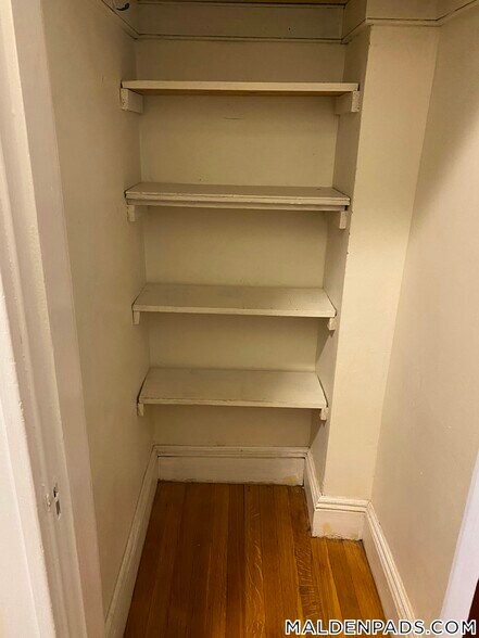 Building Photo - 90 Maple St