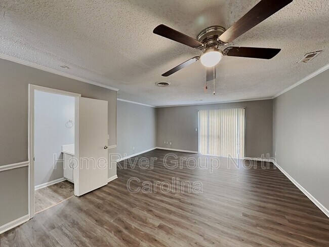 Building Photo - 1847 Boulevard St