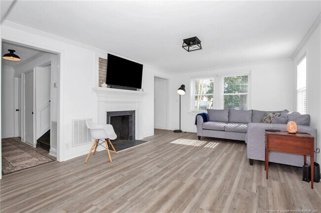 Building Photo - 506 Cross St