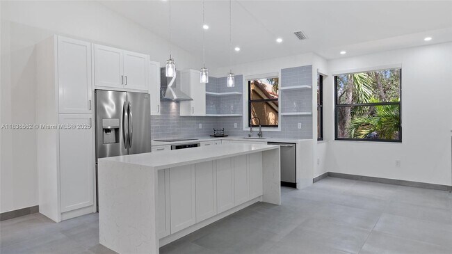 Building Photo - 15533 N Miami Lakeway
