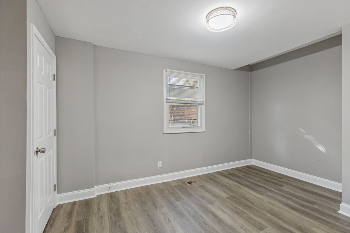 Building Photo - 405 34th St SE