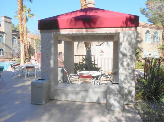 Building Photo - Spacious 1st Floor Condo at The Lakes