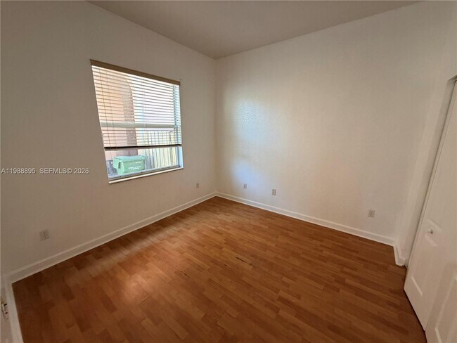 Building Photo - 4110 NE 22nd Ct