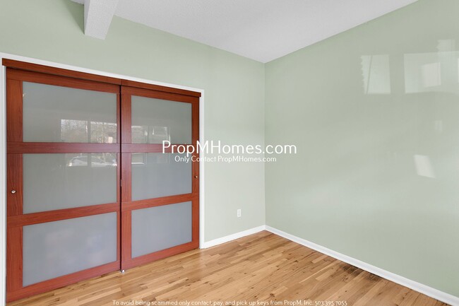 Building Photo - Beautiful Two Bedroom Apartment on Rosemon...