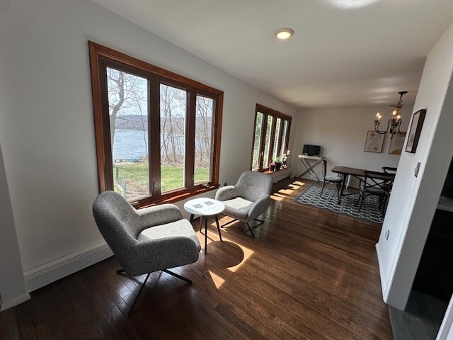 Sitting room or Freakfast area - 1 Lakeshore Dr W