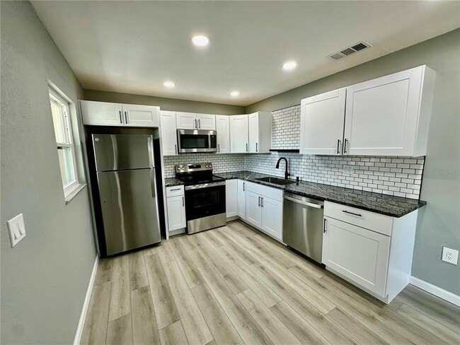 Building Photo - 460 Base Ave E