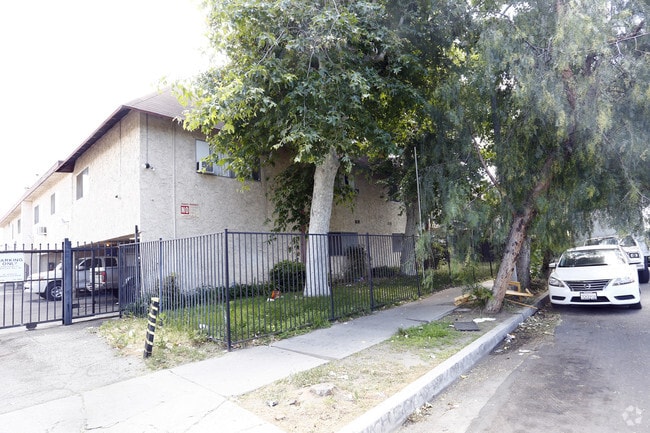 Building Photo - Memory Park Apts