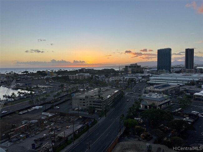 Building Photo - 1000 Auahi St
